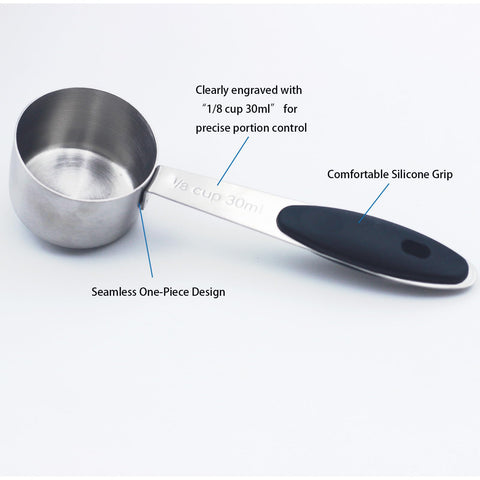 Non-slip silicone handle scoop stays secure even when wet.