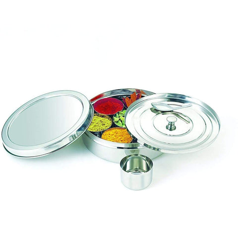 Air-tight lid on masala dabba helps preserve aroma and freshness.