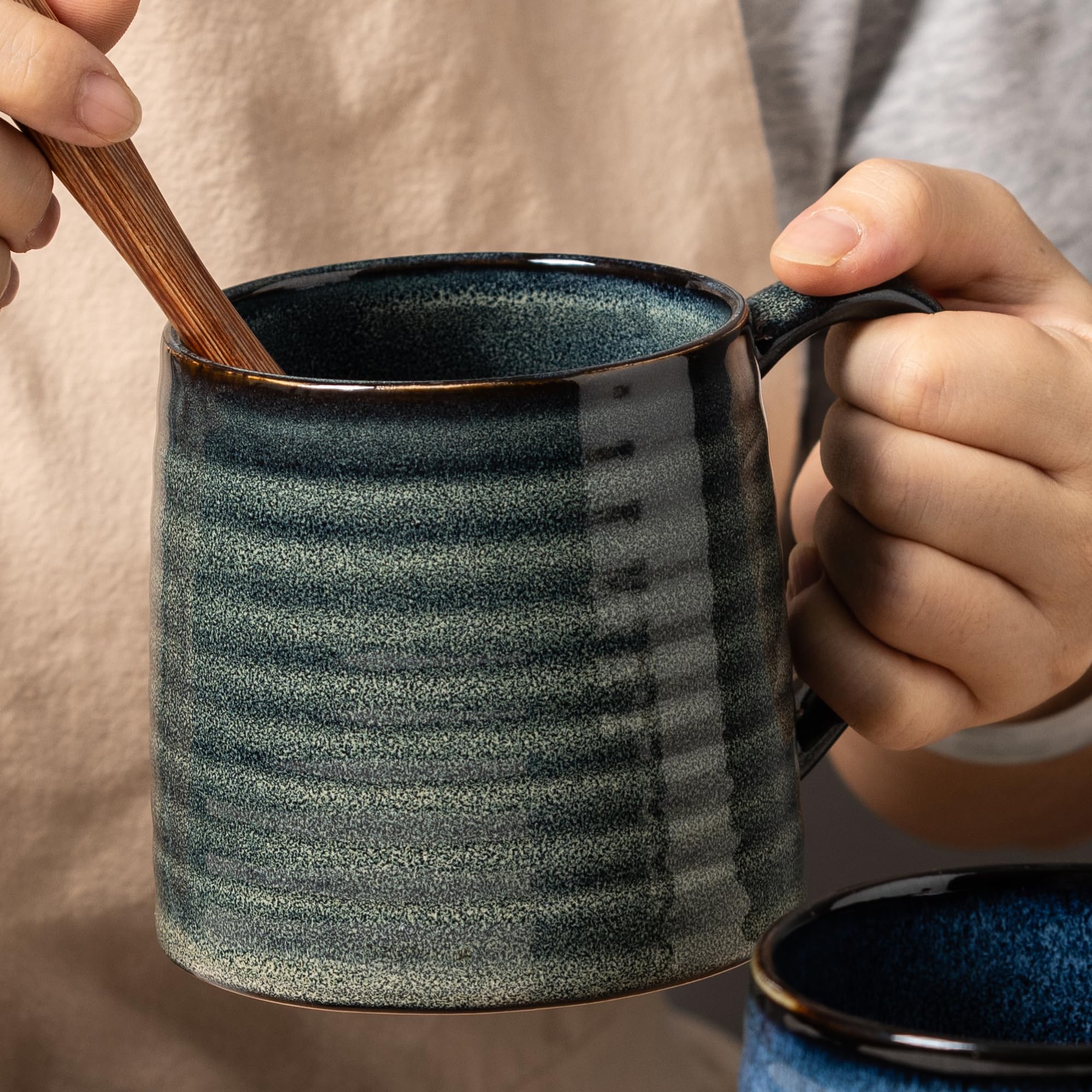 TaoTaojarvie mug has a large handle for comfortable grip.