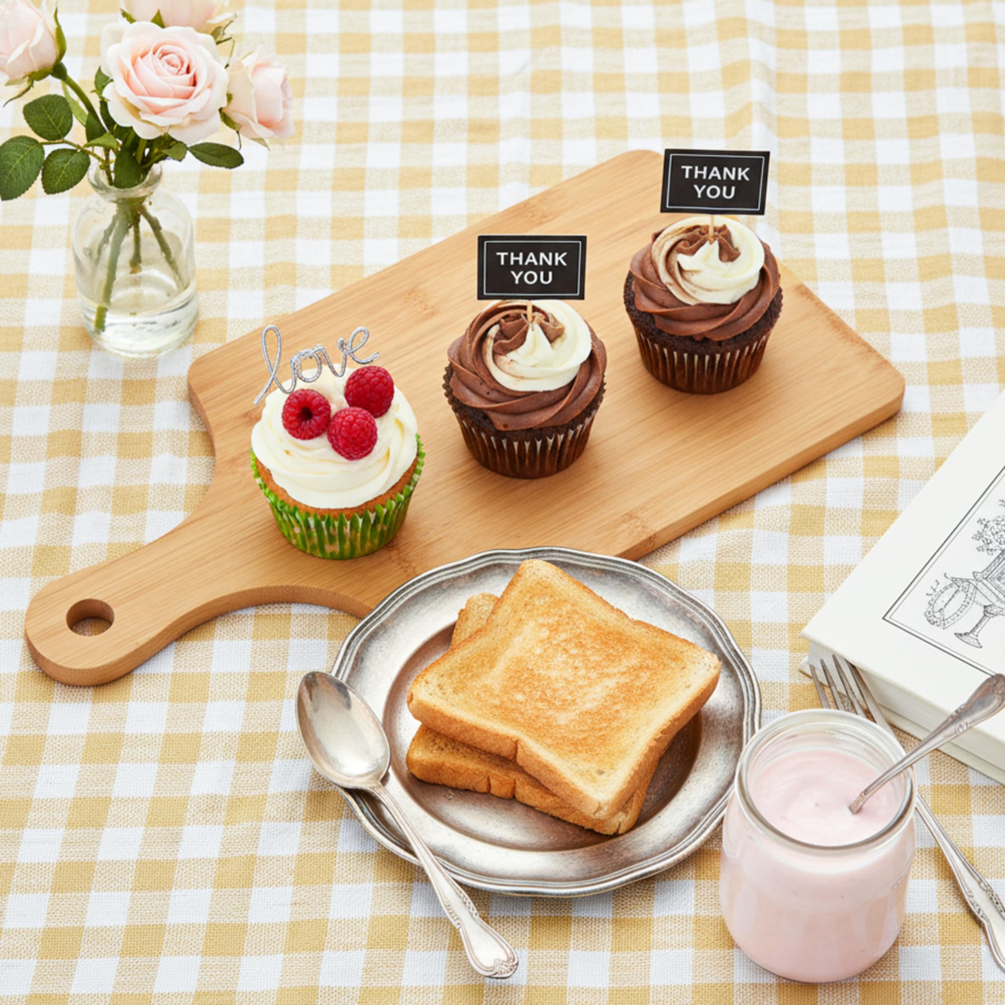 Tarunmo bread board and snack tray for casual gatherings