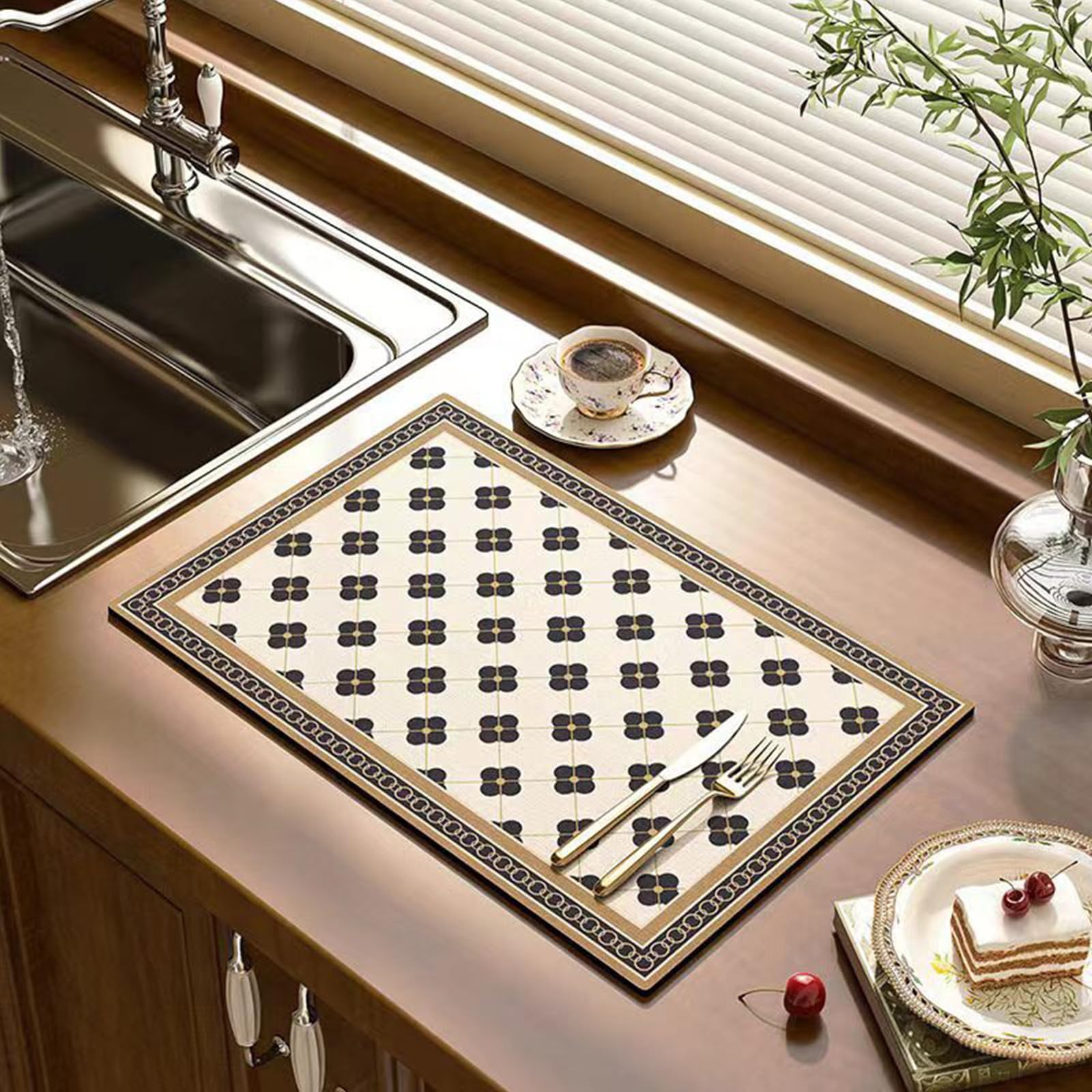 Tatibana dish drying mat close-up showing rapid absorption for quick-dry performance