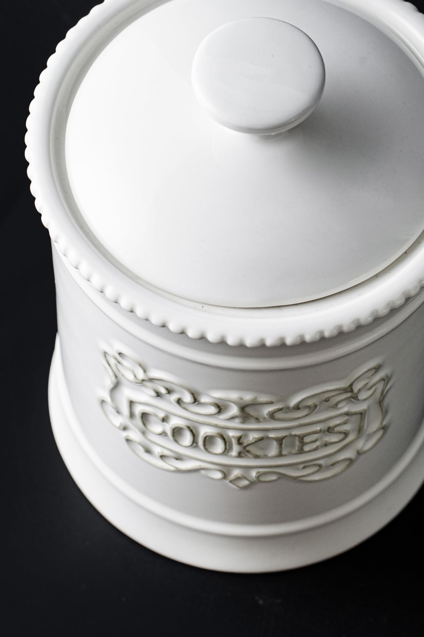 TAWCHES elegant ceramic finish complements everyday kitchen storage.