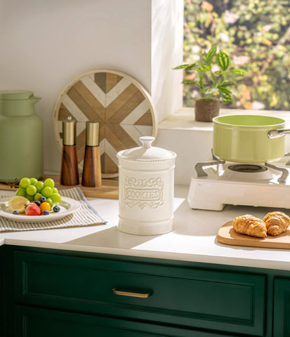 TAWCHES ceramic cookie jar lid close-up reveals durable craftsmanship.
