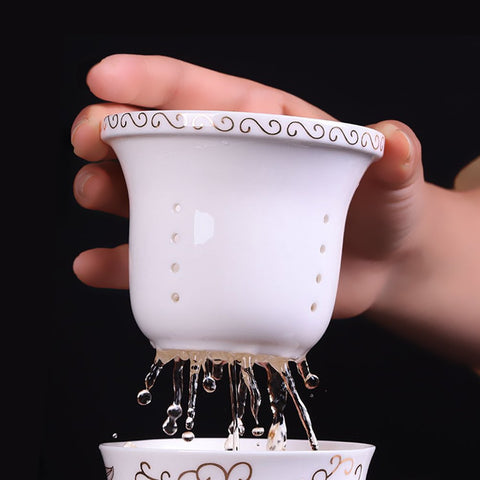 Tea Talent infuser keeps tea leaves contained with minimal residue in cup