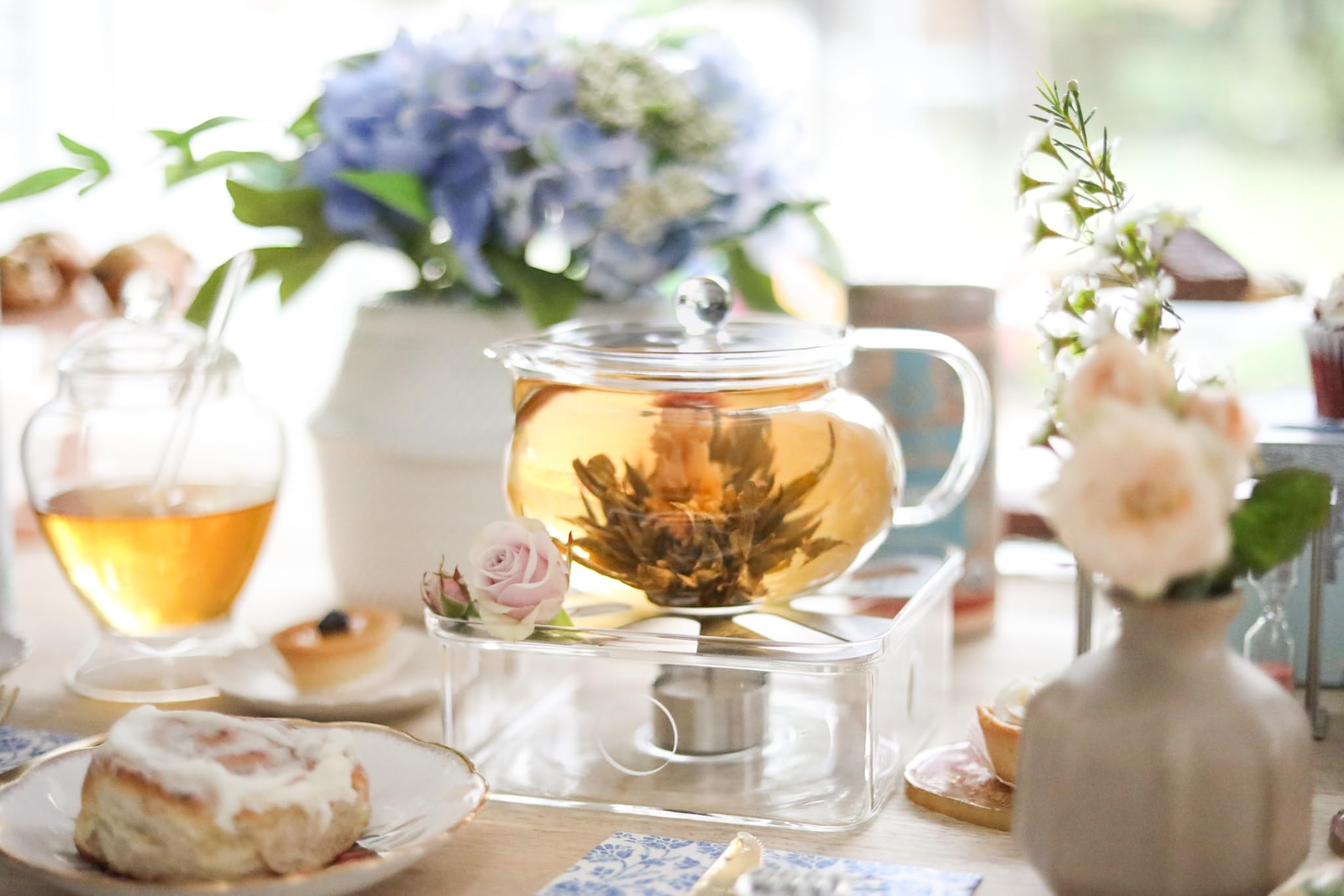 Kyoto 2-in-1 tea maker showing dual kettle and steep functionality