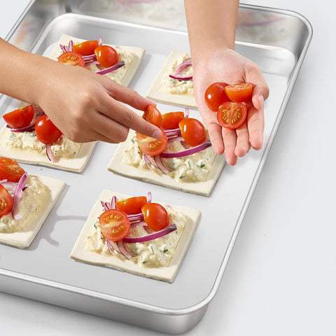 TeamFar baking sheet features easy-clean surface and dishwasher compatibility.