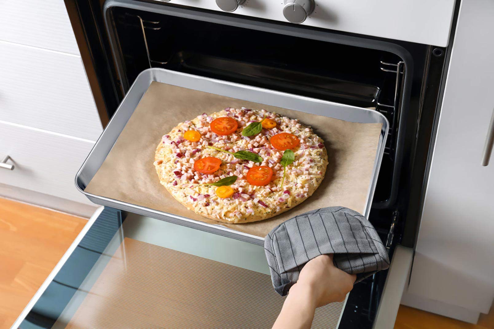 TeamFar baking sheet is dishwasher safe for easy cleaning.