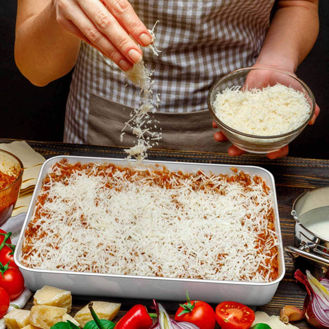 TeamFar lasagna pan brushed surface close-up showcasing smooth release.