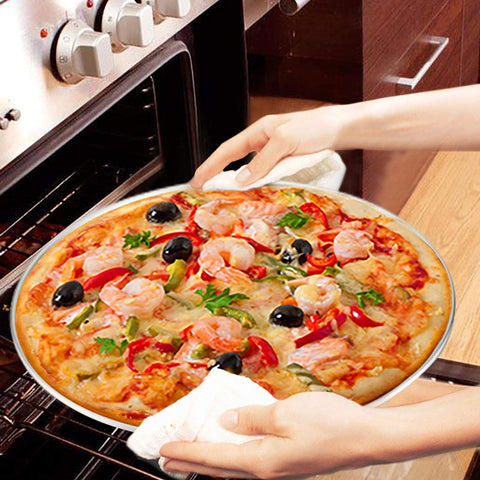 TeamFar pizza pan in oven demonstrates durability and rust-free design.