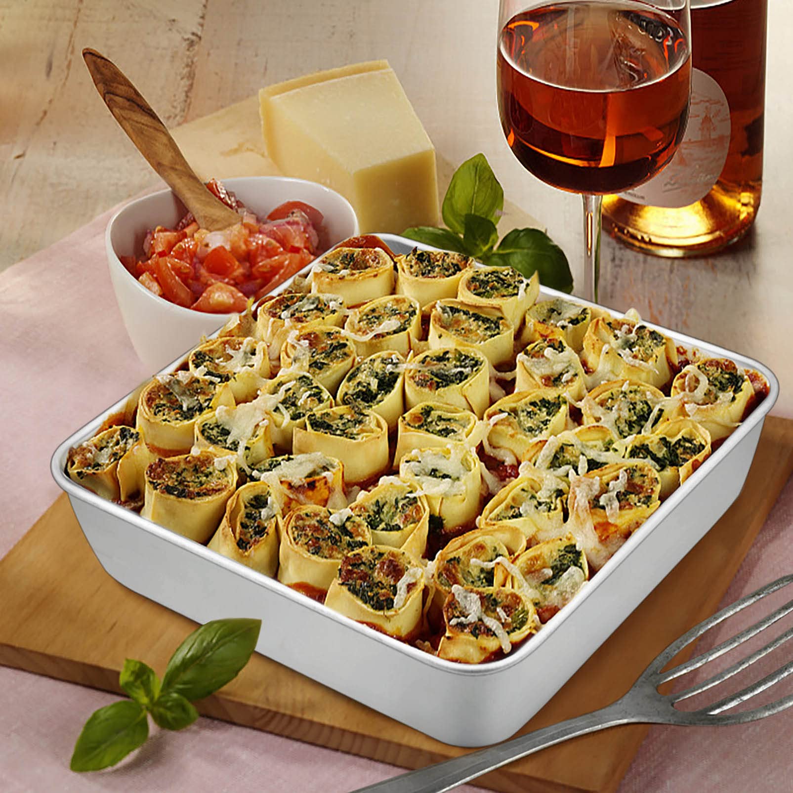 TeamFar 9.3 x 9.3 x 2 inch pan for versatile baking and storage.