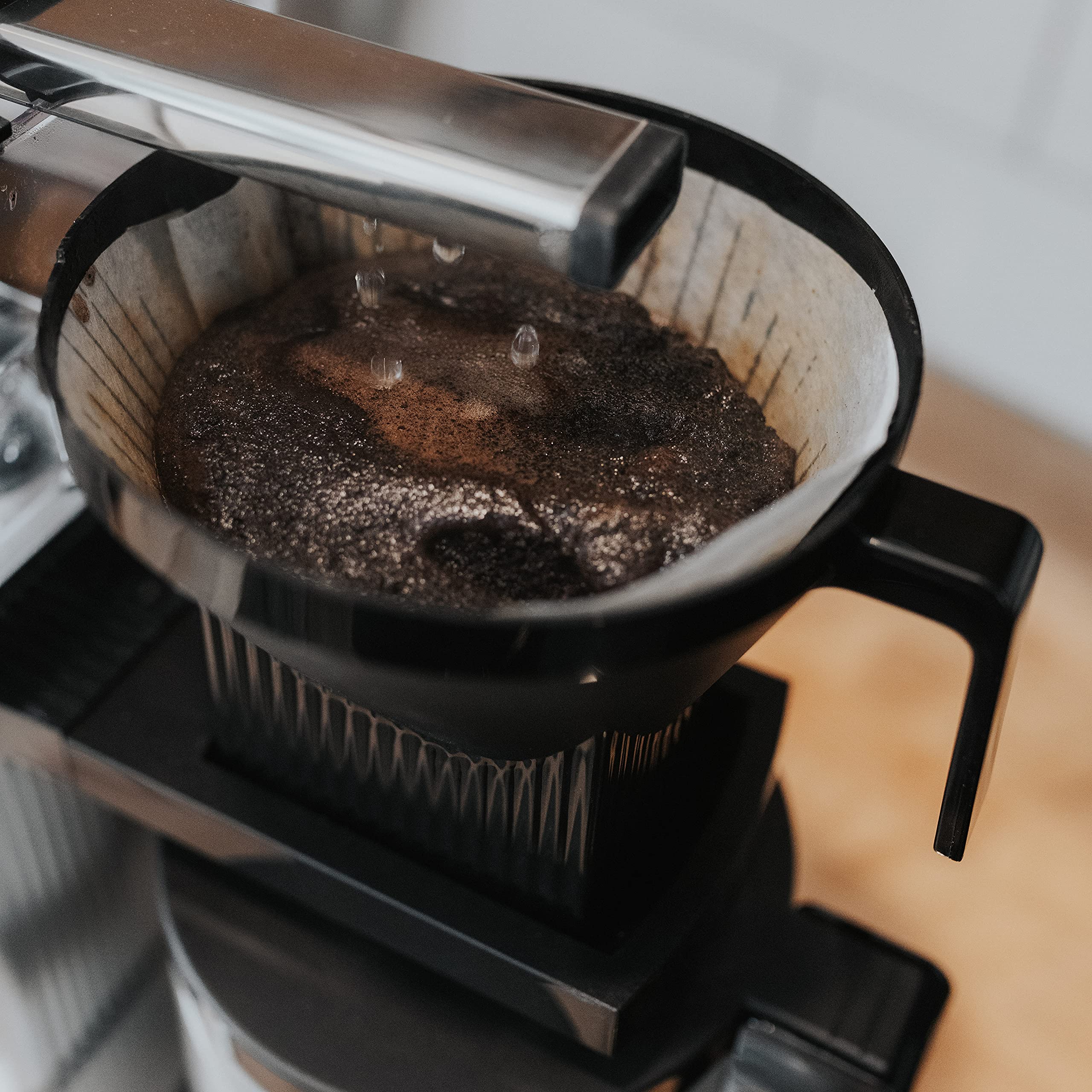 Technivorm Moccamaster KBGV Select Candy Apple Red, placa calefactora independiente conserva la temperatura.