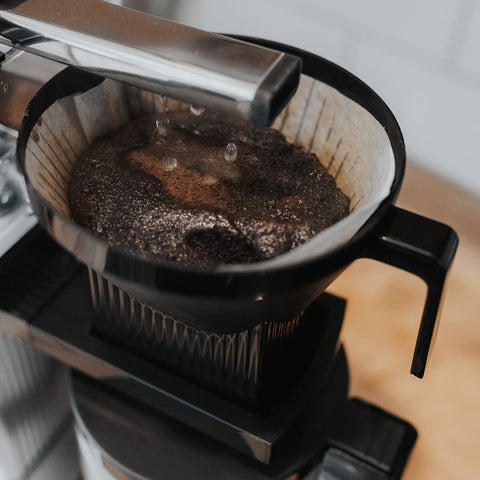 Technivorm Moccamaster KBGV Select Candy Apple Red, placa calefactora independiente conserva la temperatura.