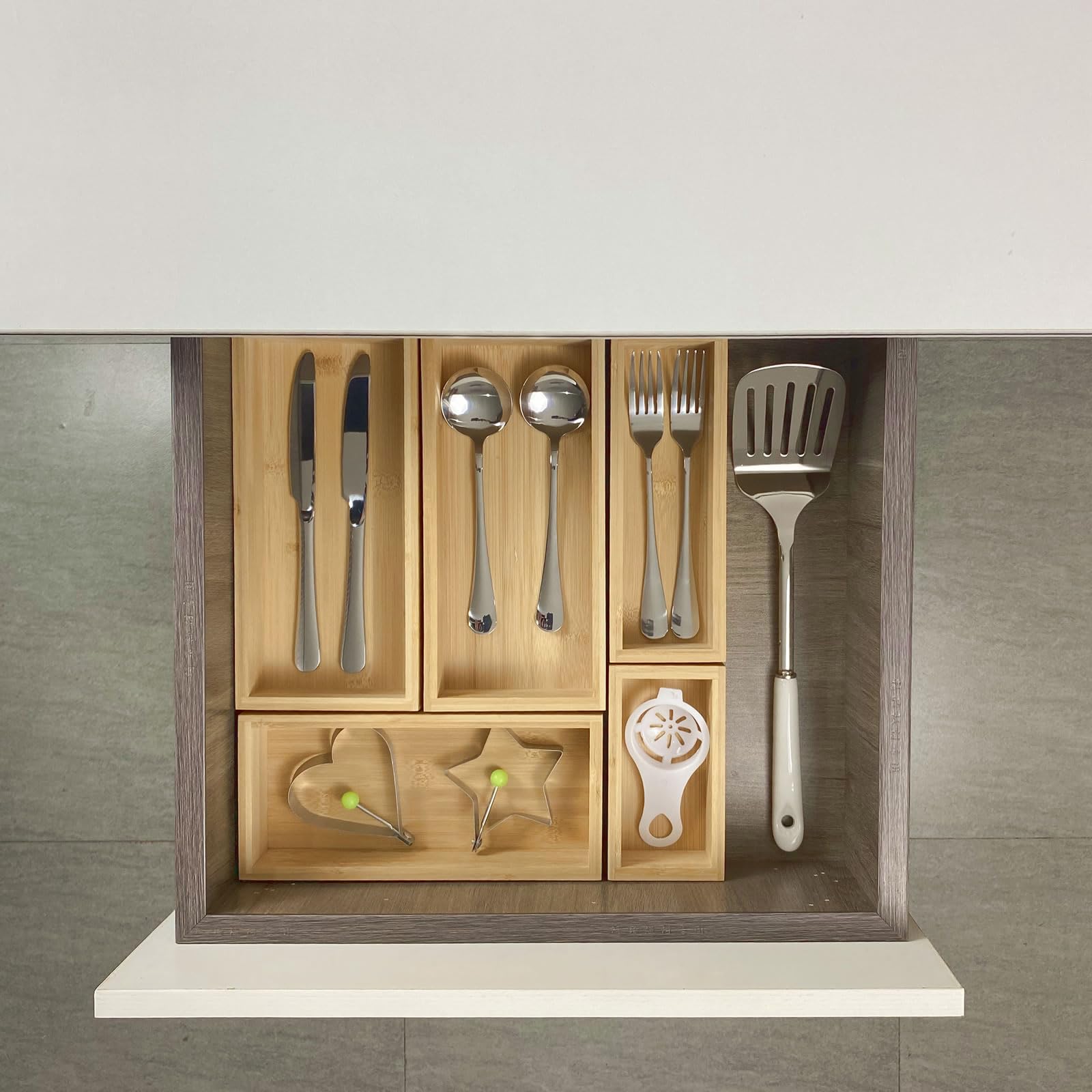 Teicui bamboo jewelry organizer prevents tangling and clutter.