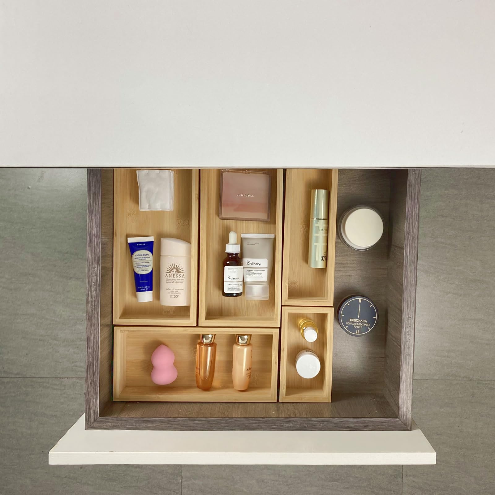 Teicui bamboo stationery organizer stores pens and pencils neatly.