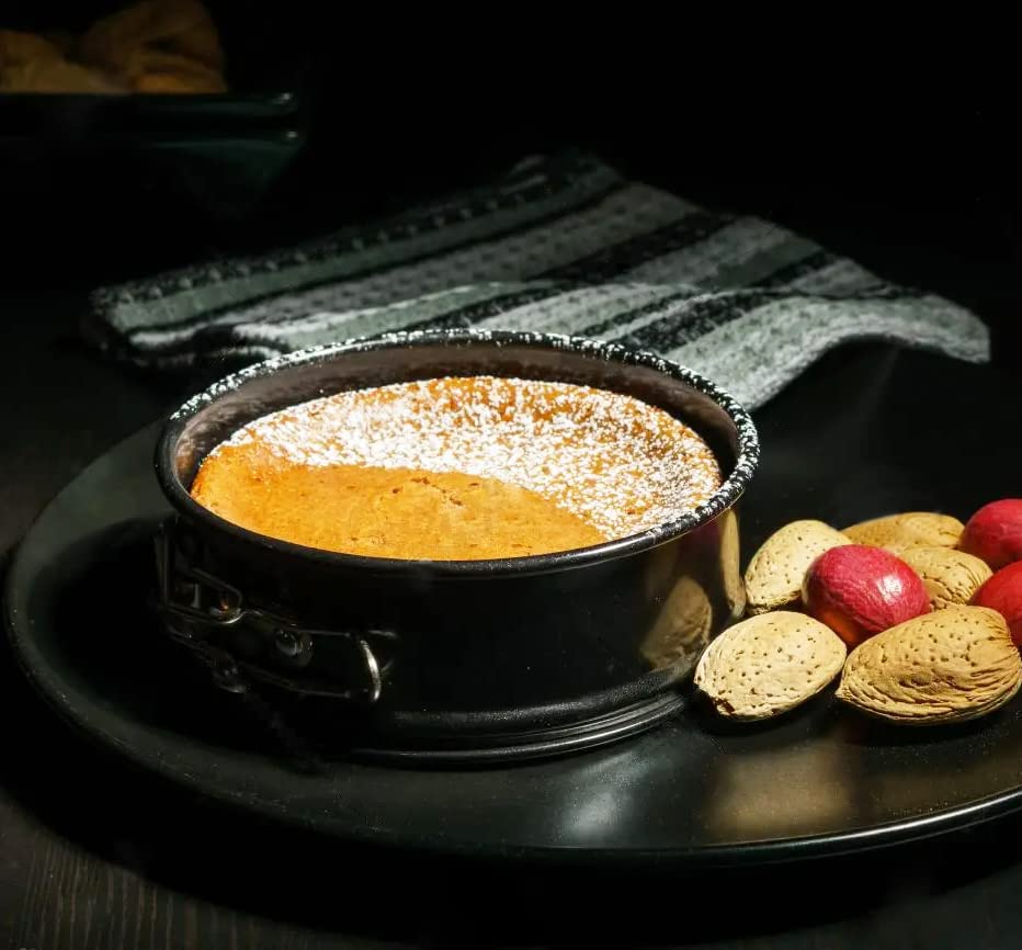 Tellshun gift-ready bakeware set for friends who love baking.