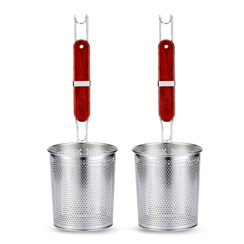 TENTA KITCHEN micro-perforated pasta strainer with handle for fast drainage and easy transfer.