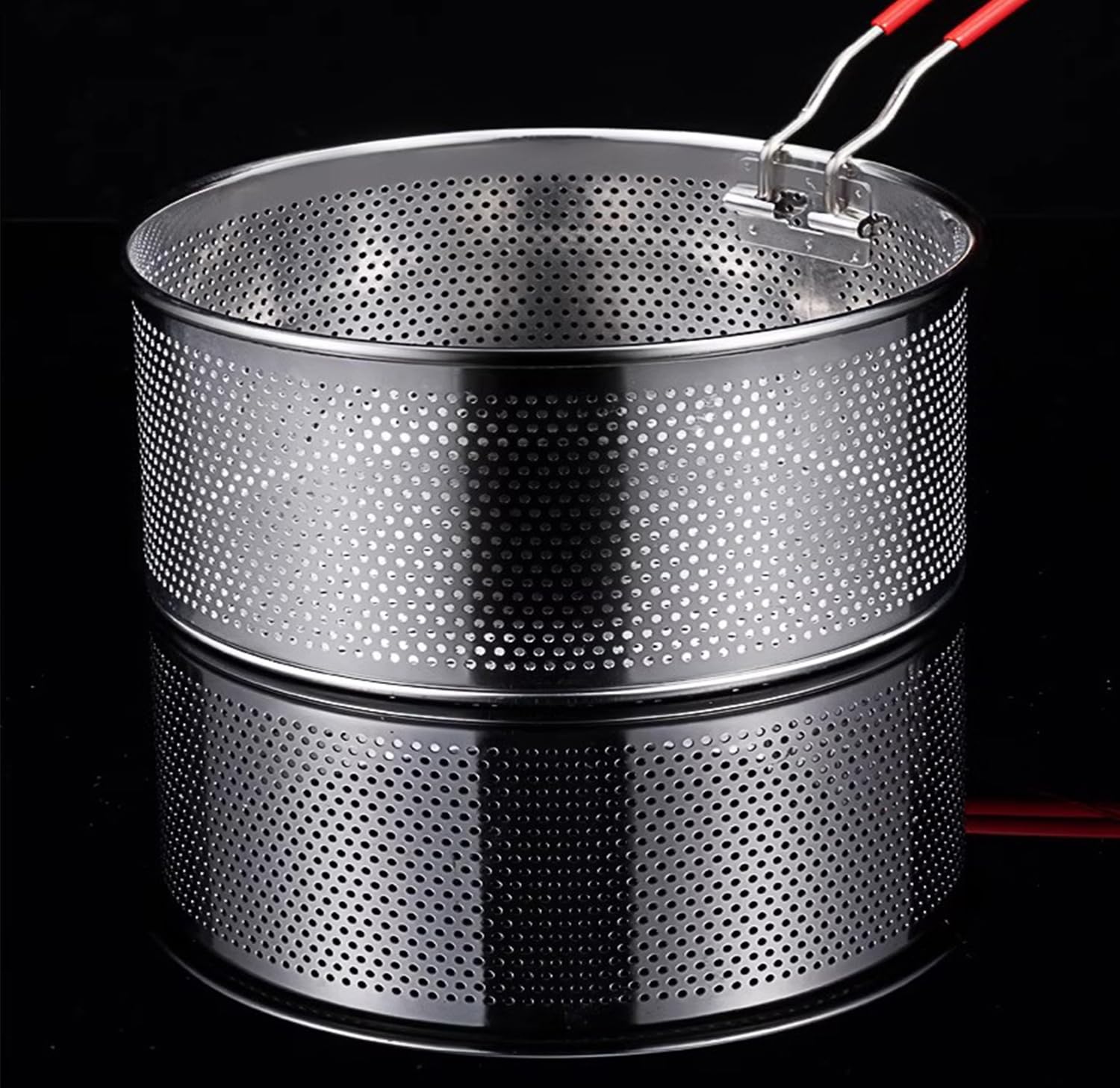 TENTA KITCHEN vegetable steamer in pot for blanching vegetables.