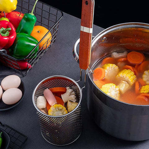 TENTA KITCHEN large capacity basket accommodates vegetables, noodles, and dumplings.