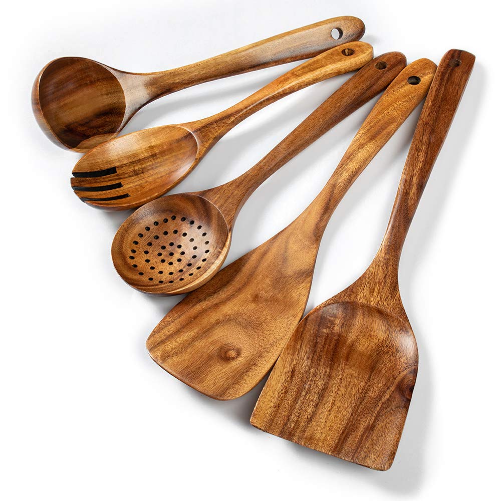 TEZZ acacia spatula shows natural grain for non-stick cooking
