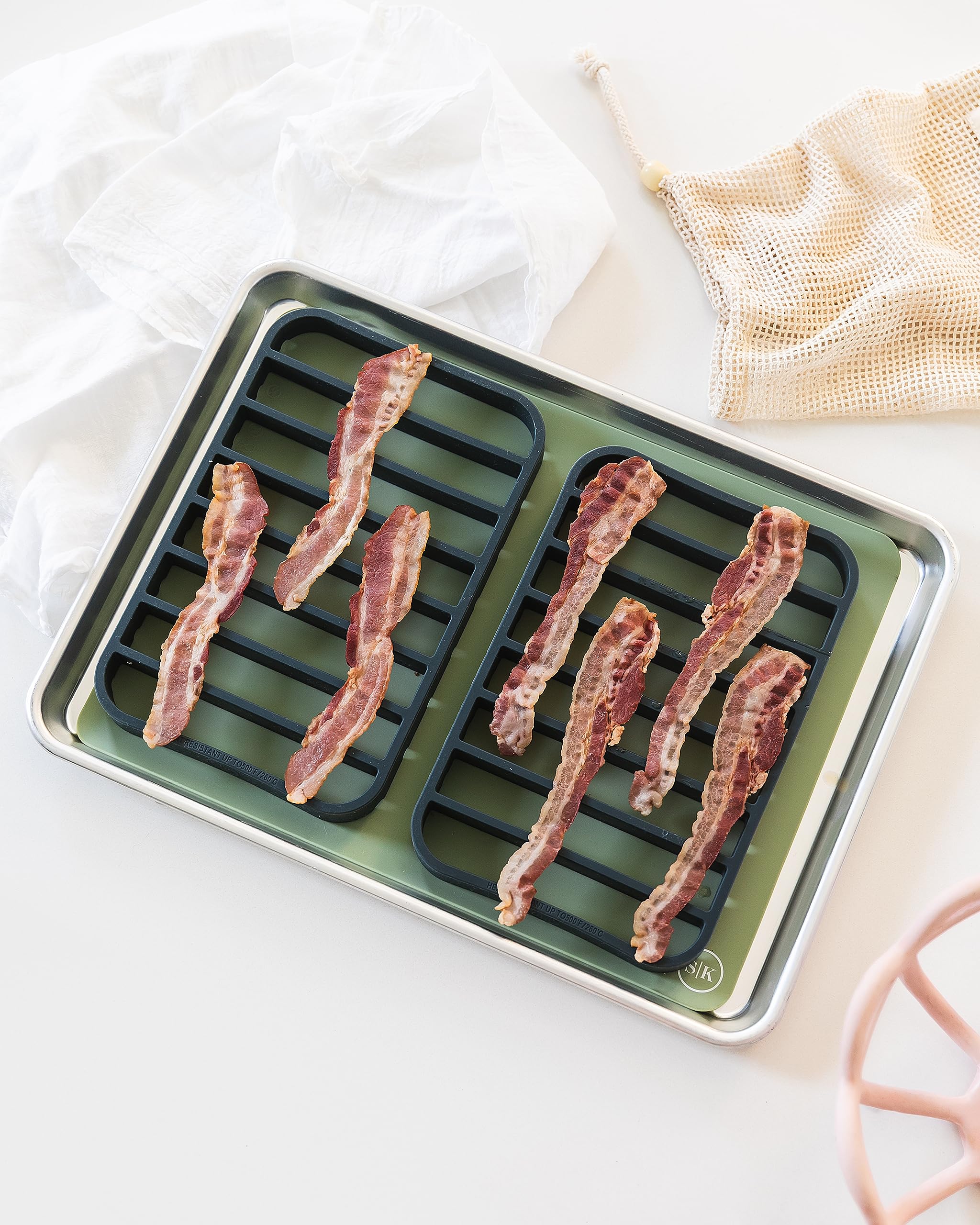 Heat-resistant navy roasting rack endures up to 500F for various oven meals.