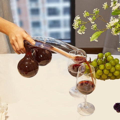 The Wine Savant bar glass and cocktail glass ideal for entertaining guests