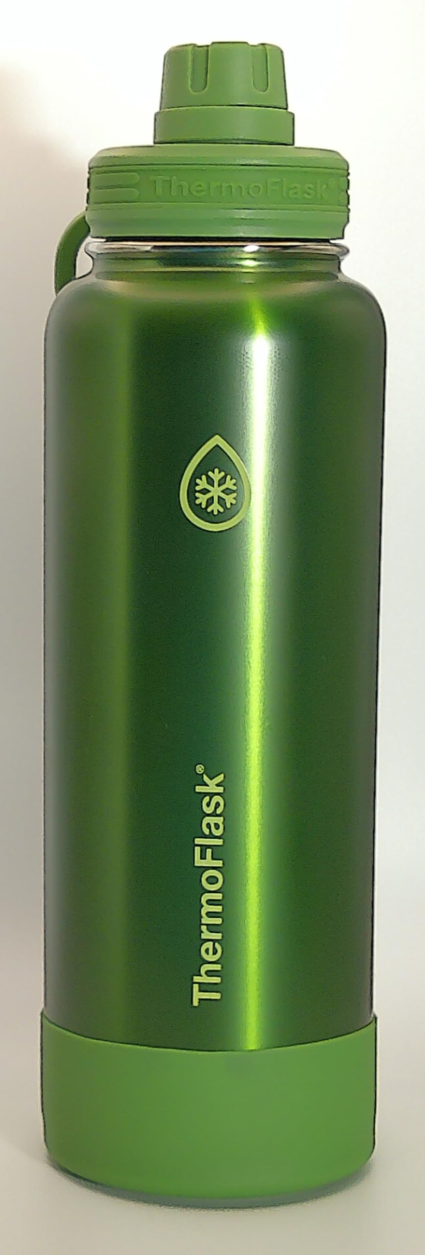 Dishwasher-safe ThermoFlask bottles and lids for quick, effortless cleaning.