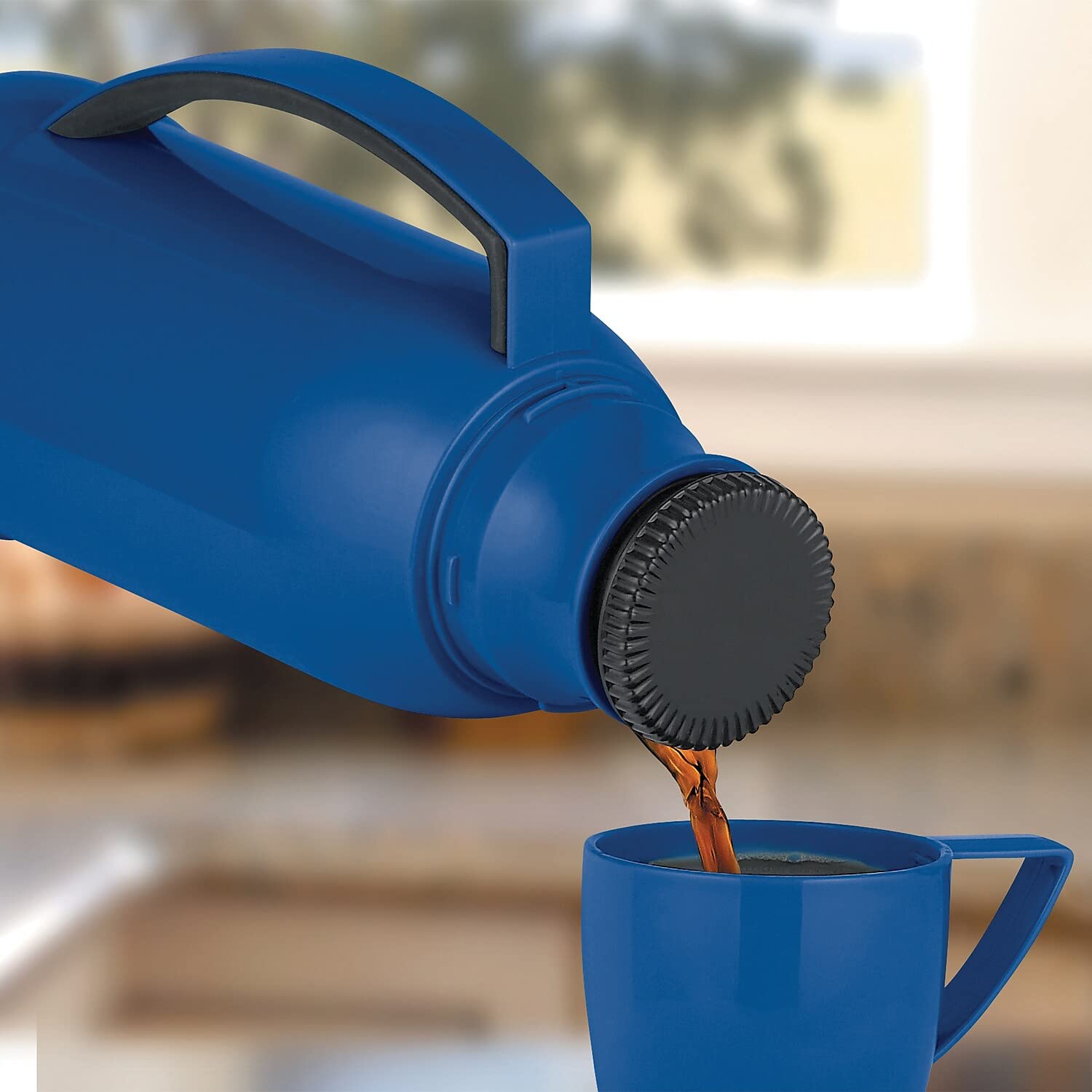 THERMOS Arc Series blue option offers a cool, versatile look.