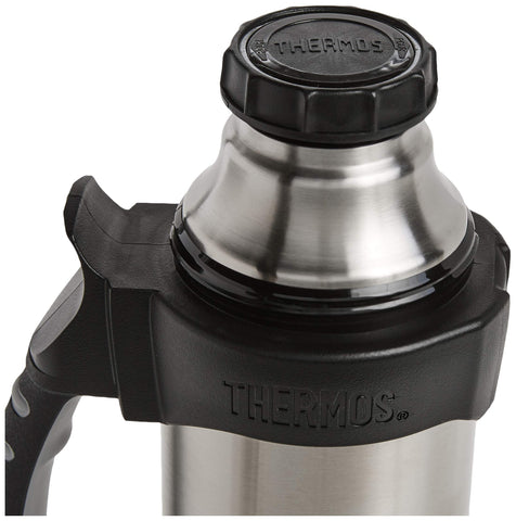 THERMOS The Rock bottle ergonomic handle provides secure grip on hikes