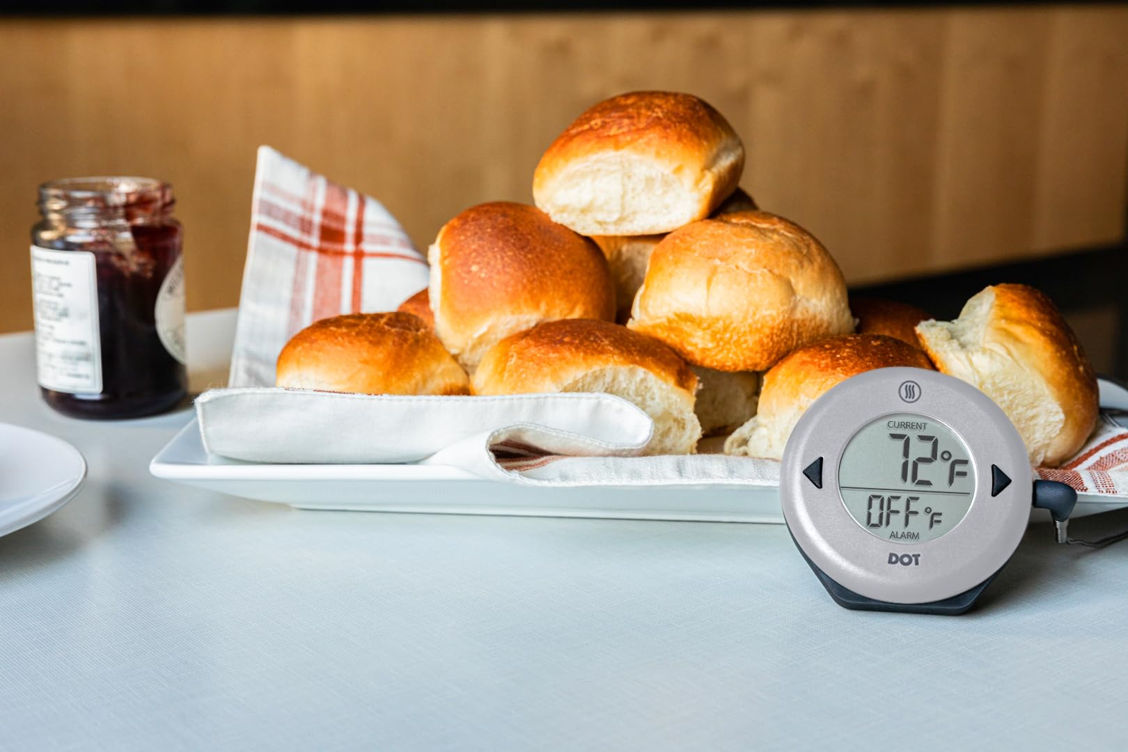 ThermoWorks DOT high-contrast screen remains readable in bright or dim conditions.