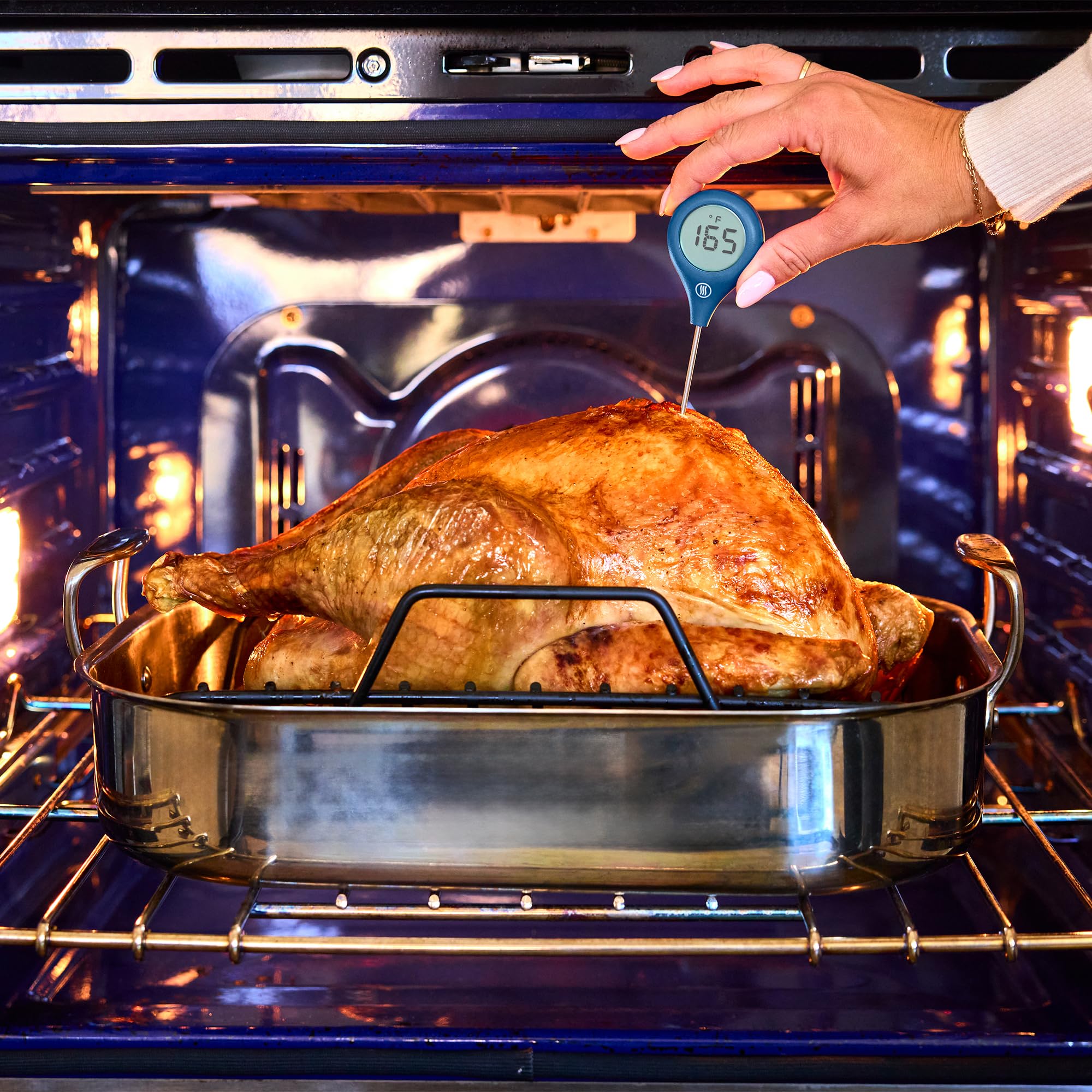 ThermoPop 2 IP67 waterproof durability for busy kitchens.