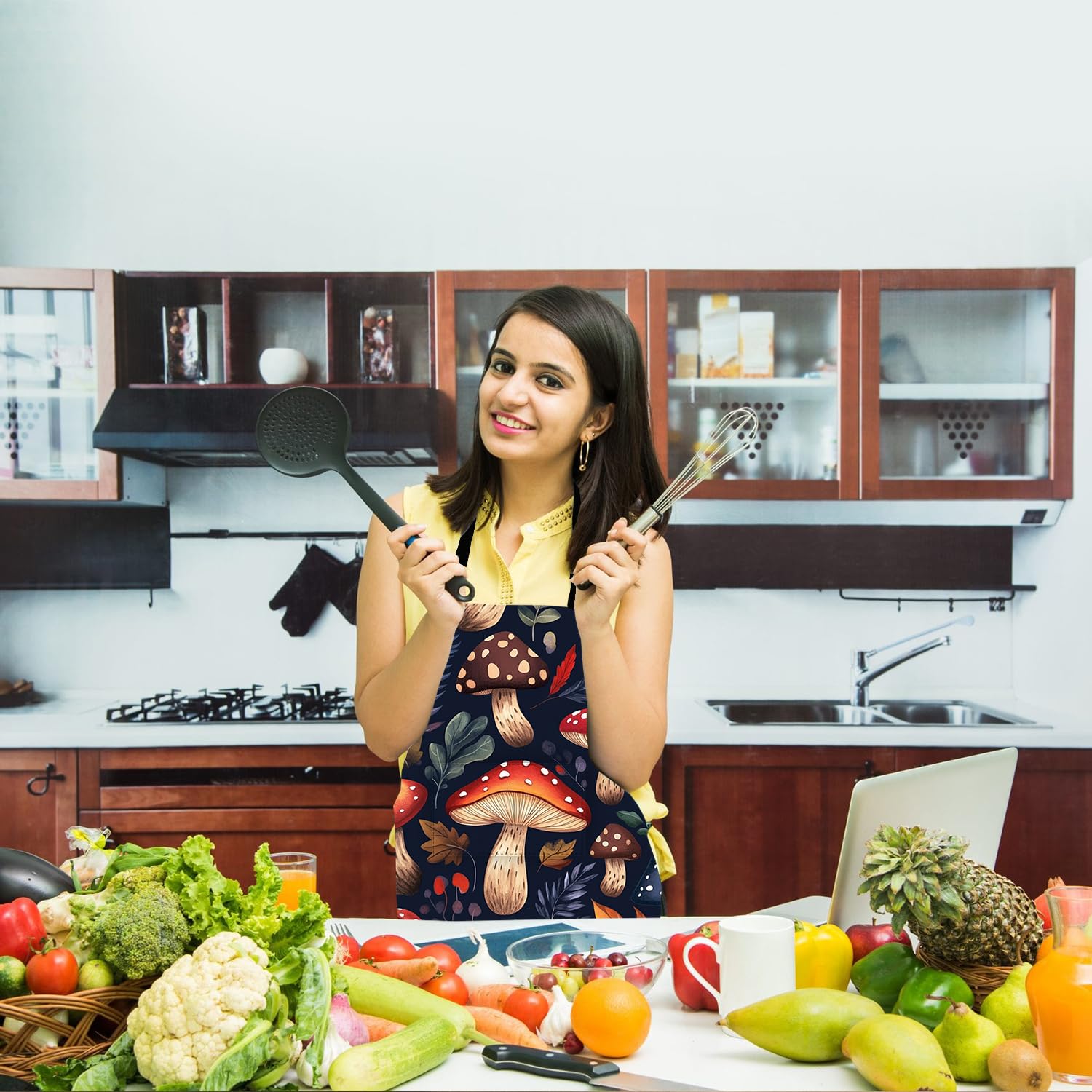 THISFIND nature-inspired apron adds fashion to daily chores.