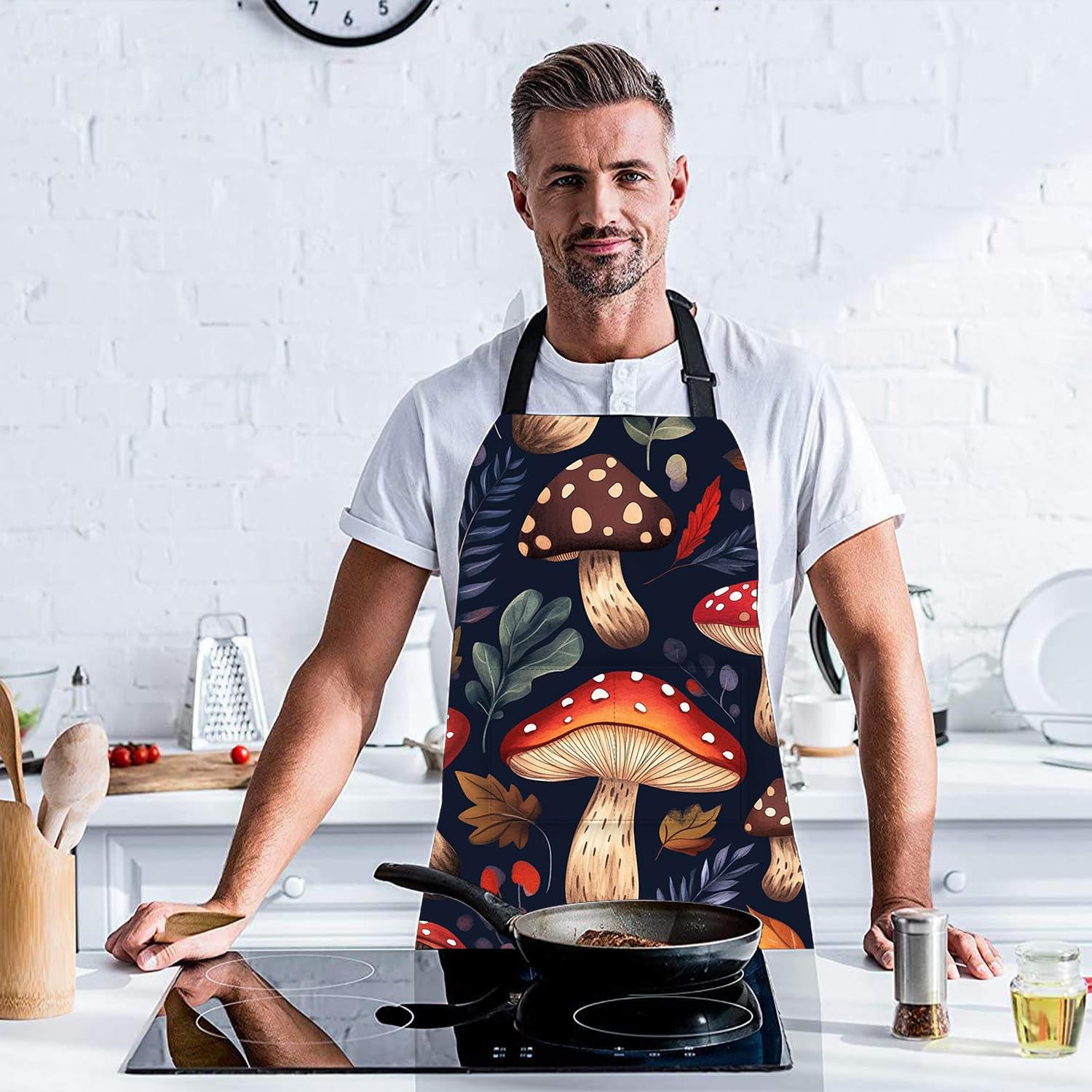 THISFIND mushroom-print apron provides two large pockets for utensils.