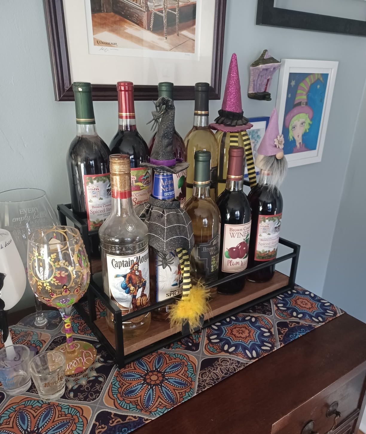 THYGIFTREE full-surround fence design keeping bottles secure on the shelf