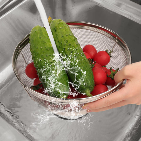 Tiawudi 1-5-quart mini strainer perfect for tiny batches and sifting flour.