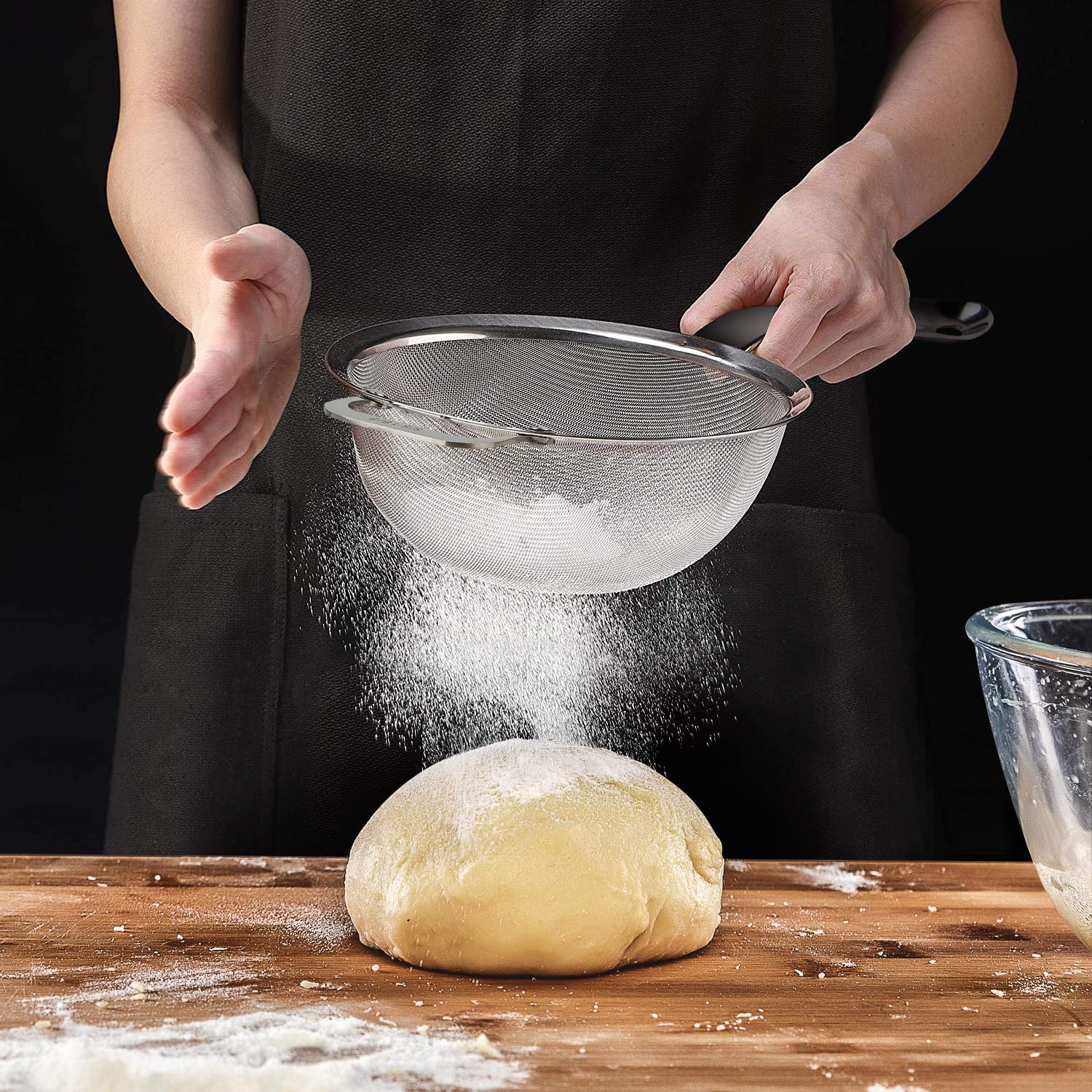 Tiawudi large-capacity strainer can double as a colander for pasta or batch sifting.
