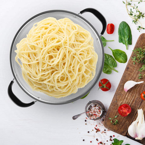 Tiawudi non-slip elevated handles stay cool while draining hot pasta.