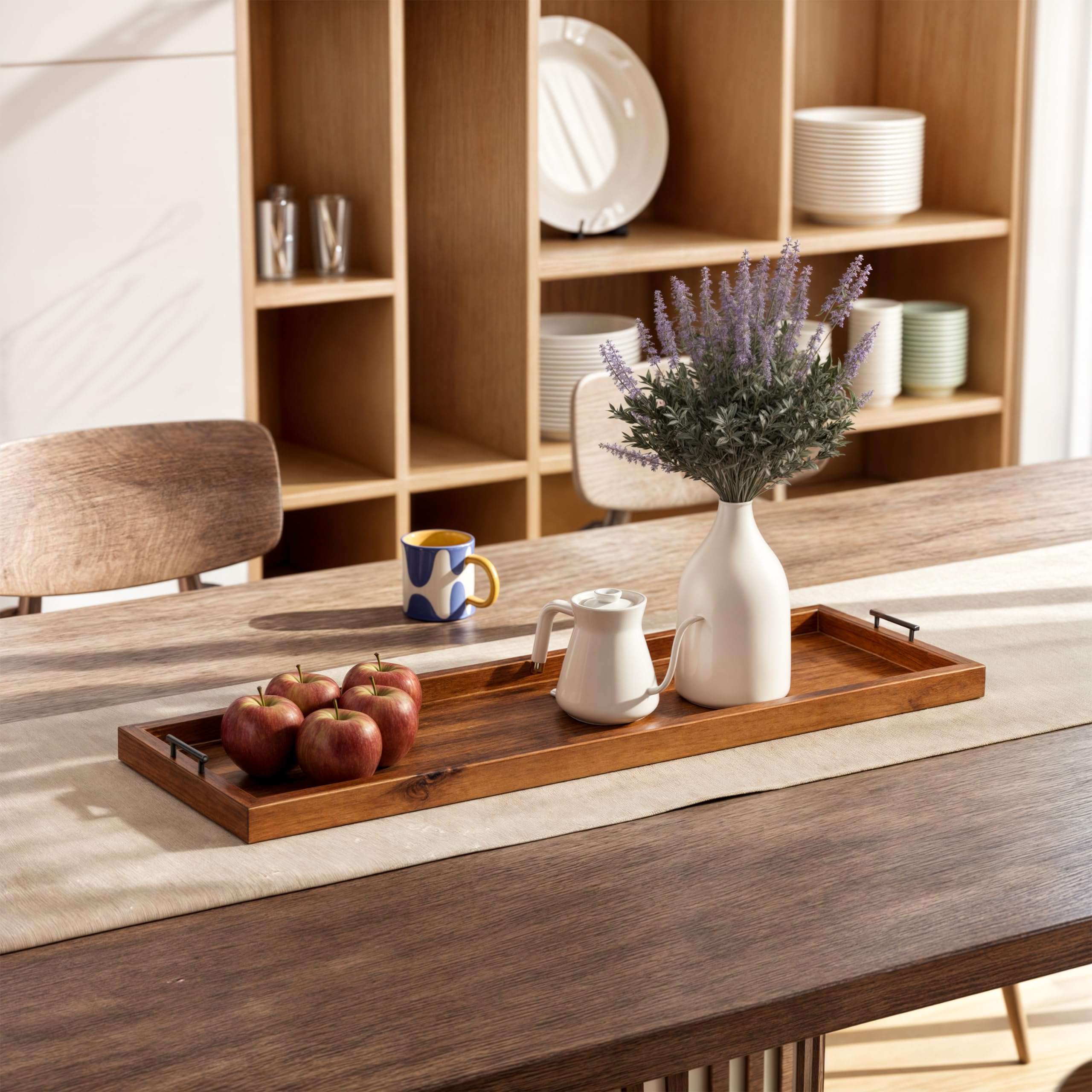 Outdoor dining scene with Tidita acacia board and sturdy handles