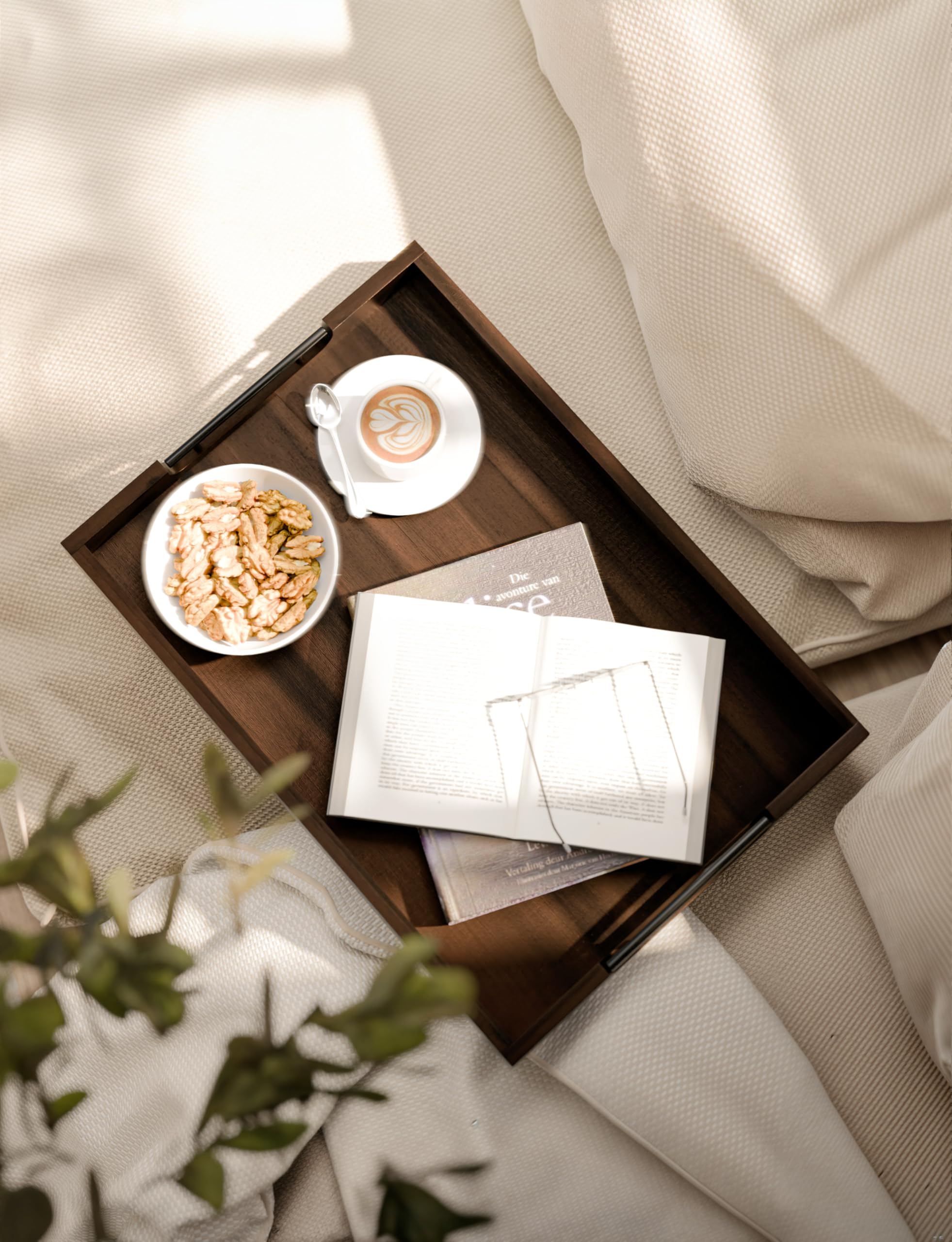 Tidita lightweight tray with black handles for easy transport.