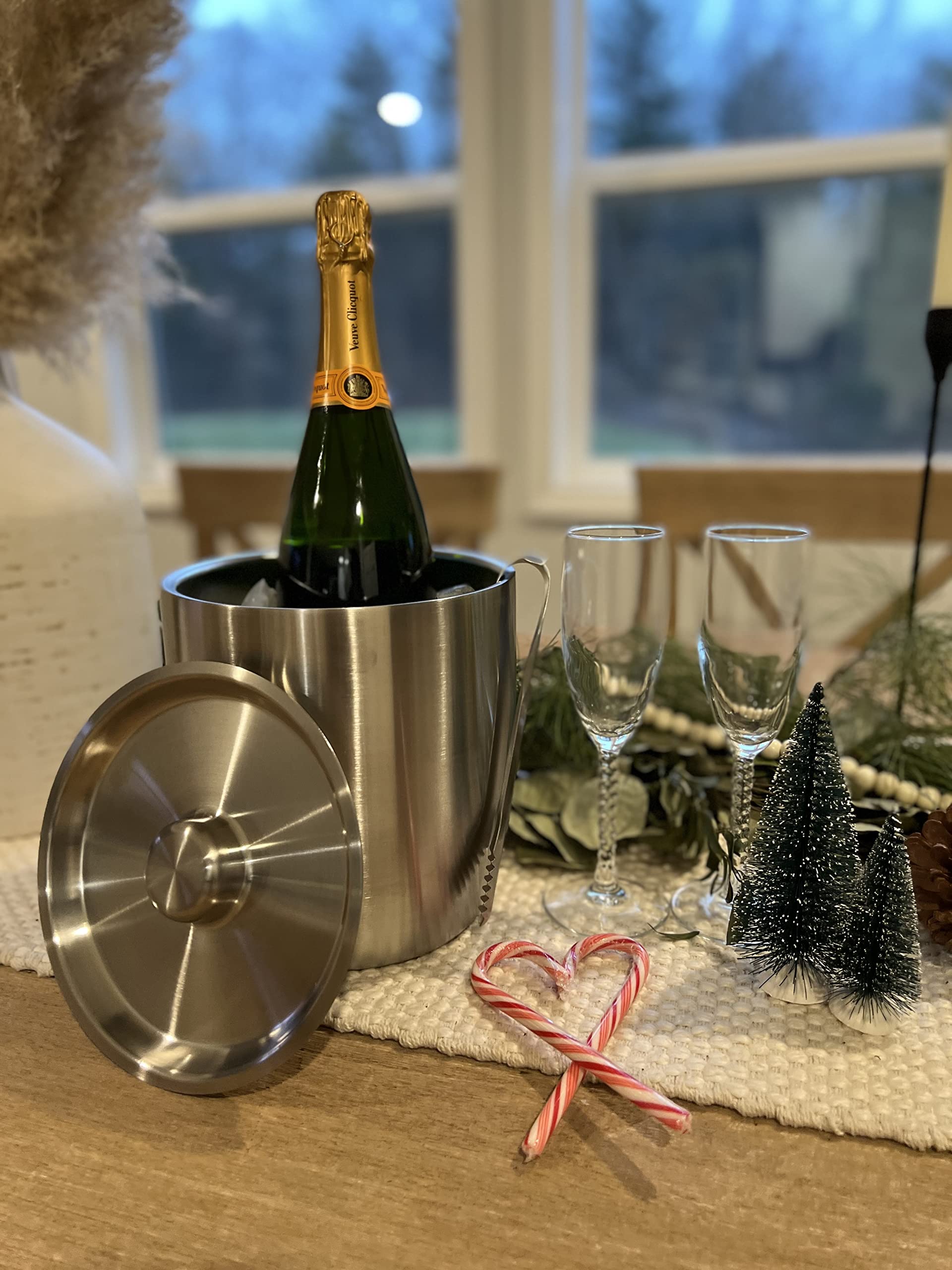 3L capacity suited for ice, wine, bottles and beers