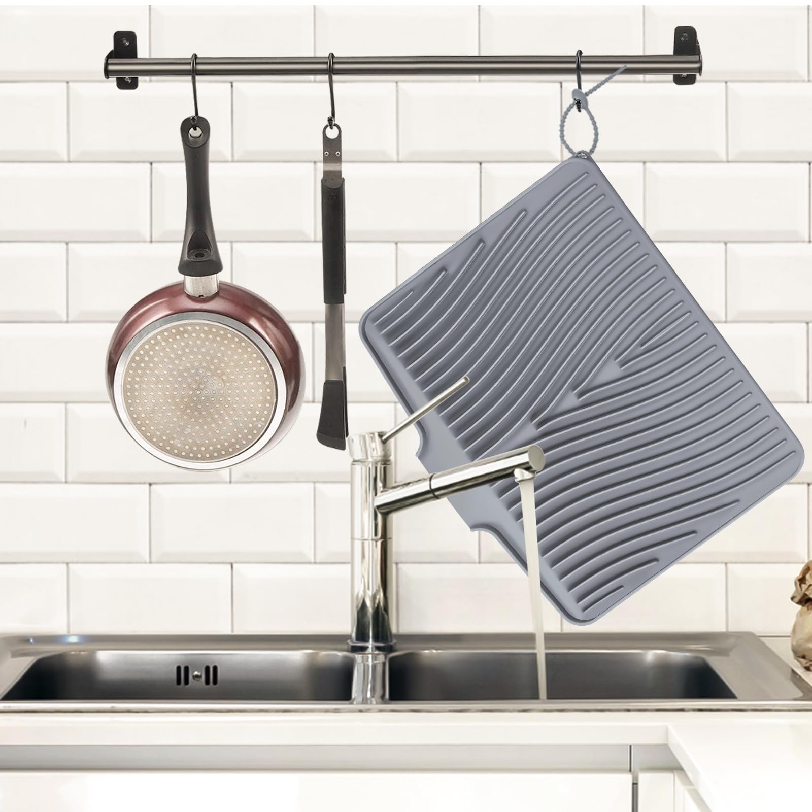 Non-slip surface keeps dishes from sliding on the mat.