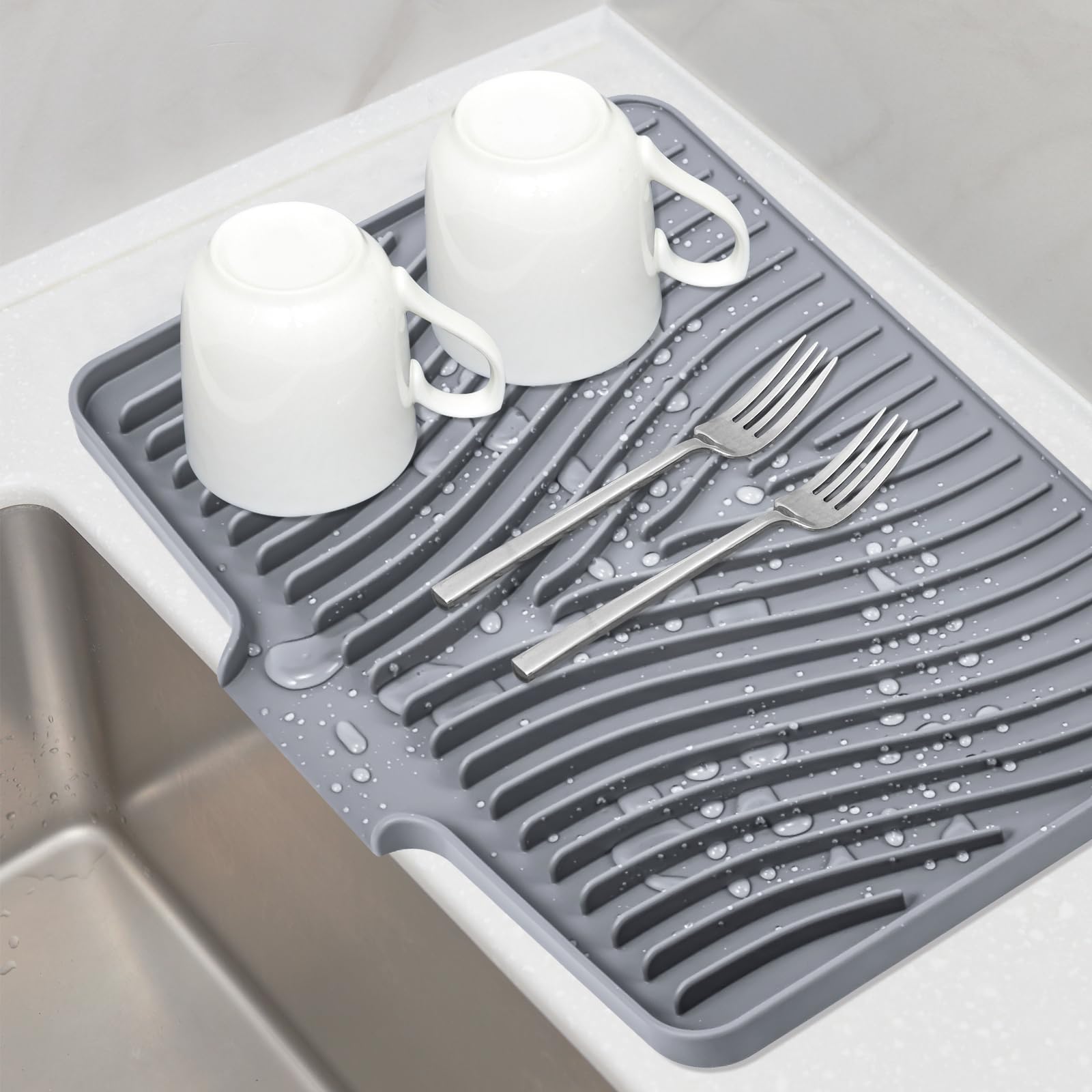 TIKNIK silicone drying mat close-up texture showing non-slip surface for secure air drying