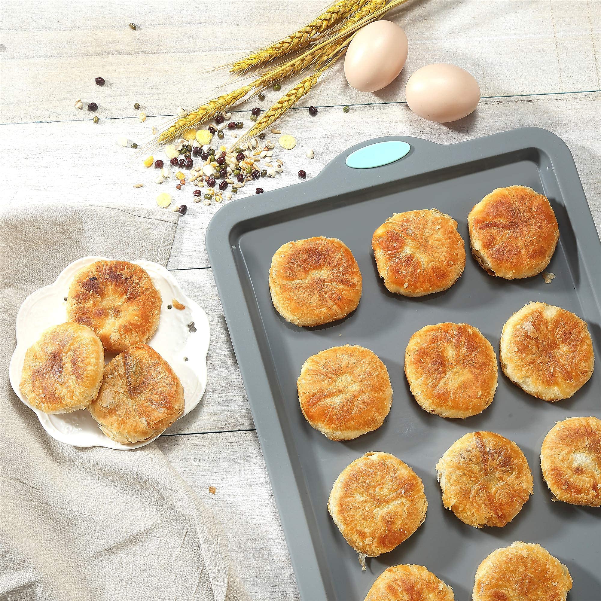 To encounter silicone baking pans set high heat up to 446F.