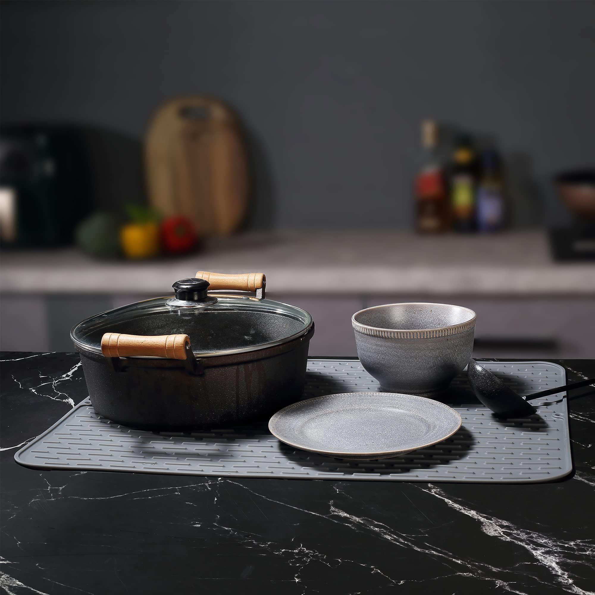To Encounter silicone mat resists heat, safe under hot pans.