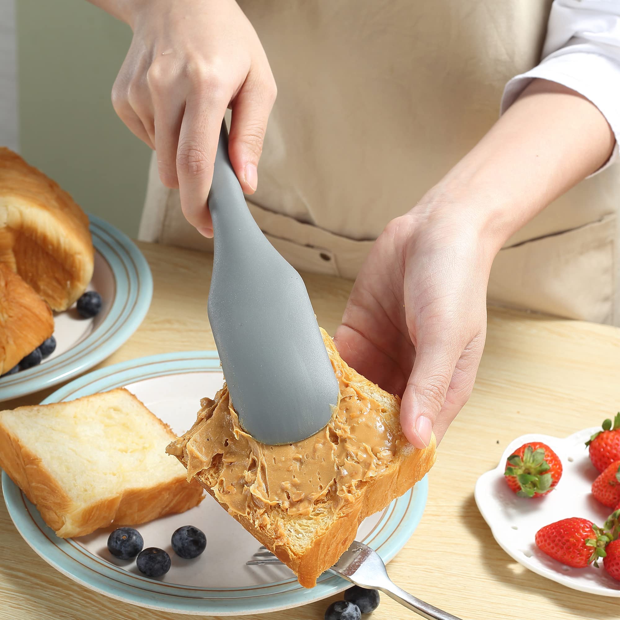 To encounter heat-resistant spurtle withstands high heat up to 446 degrees.
