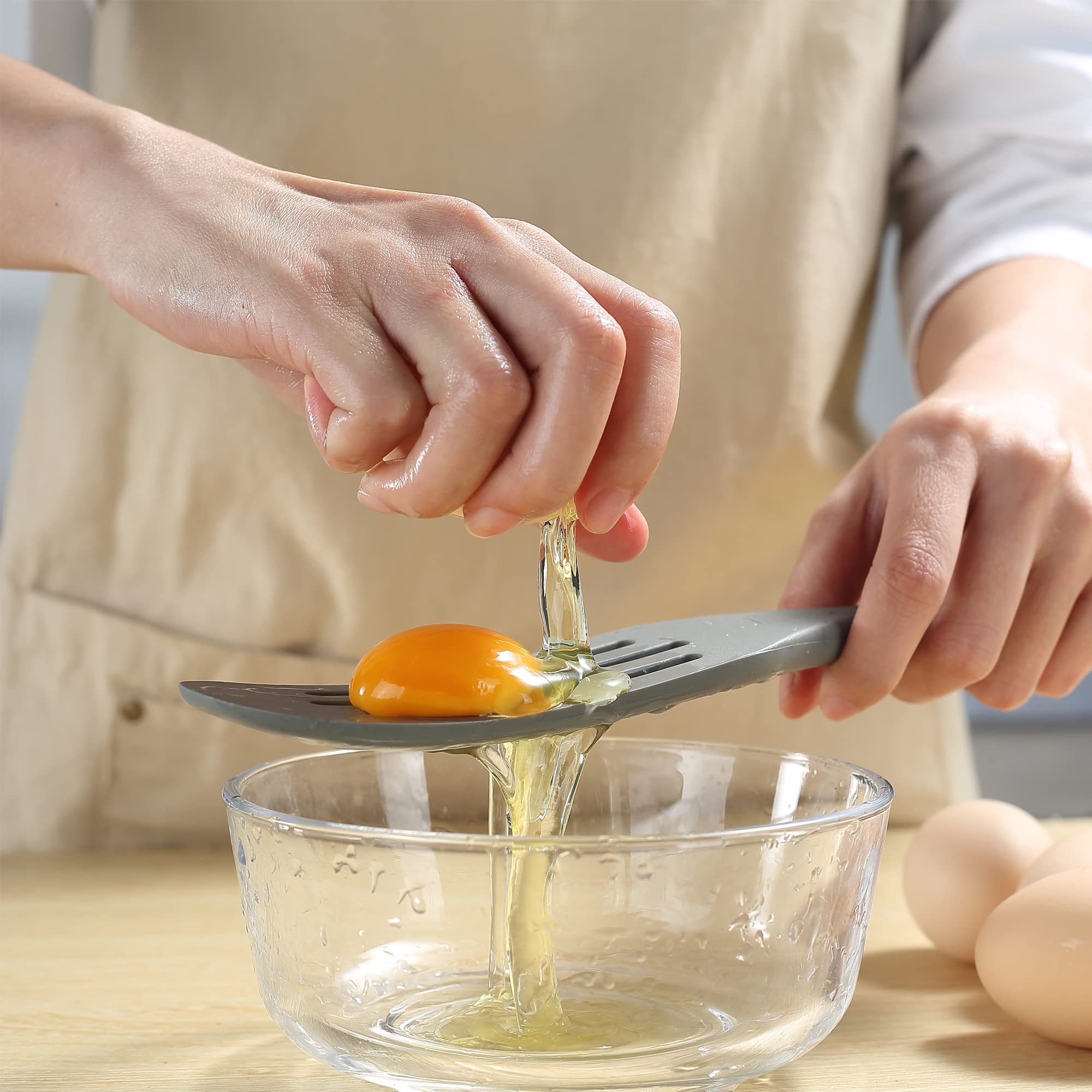 To encounter spurtle silicone-head design ideal for gentle scraping.