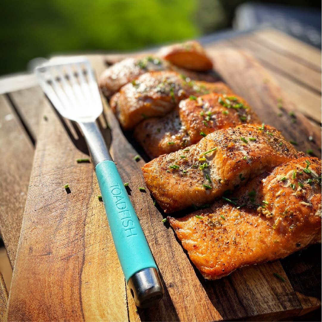 Toadfish spatula supports quick flips and even heat distribution.