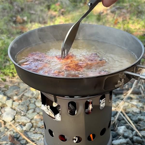 TOAKS Titanium D6.5 710ml capacity ideal for small batches and hot meals.