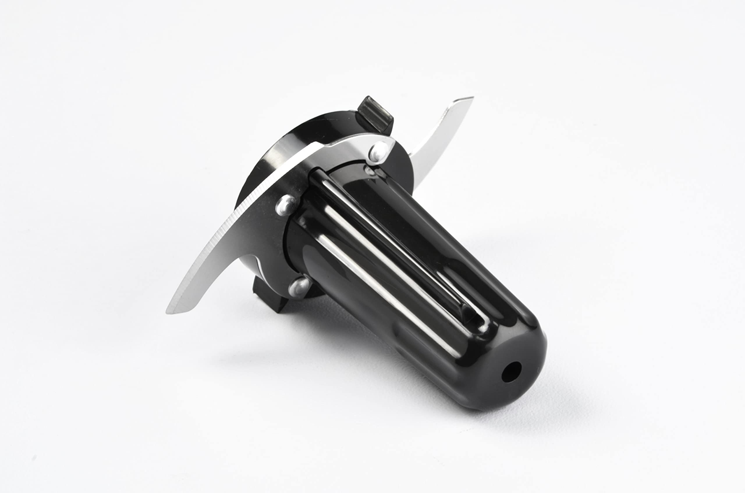 Toastmaster TM-61MC safe locking lid prevents operation unless securely closed