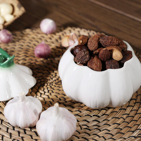TOIVO Counter Garlic Storage holds multiple bulbs for busy meal prep.