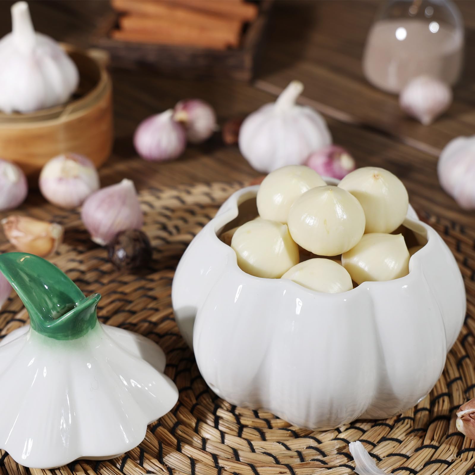 TOIVO Garlic Saver features ventilation holes promoting air flow and freshness.